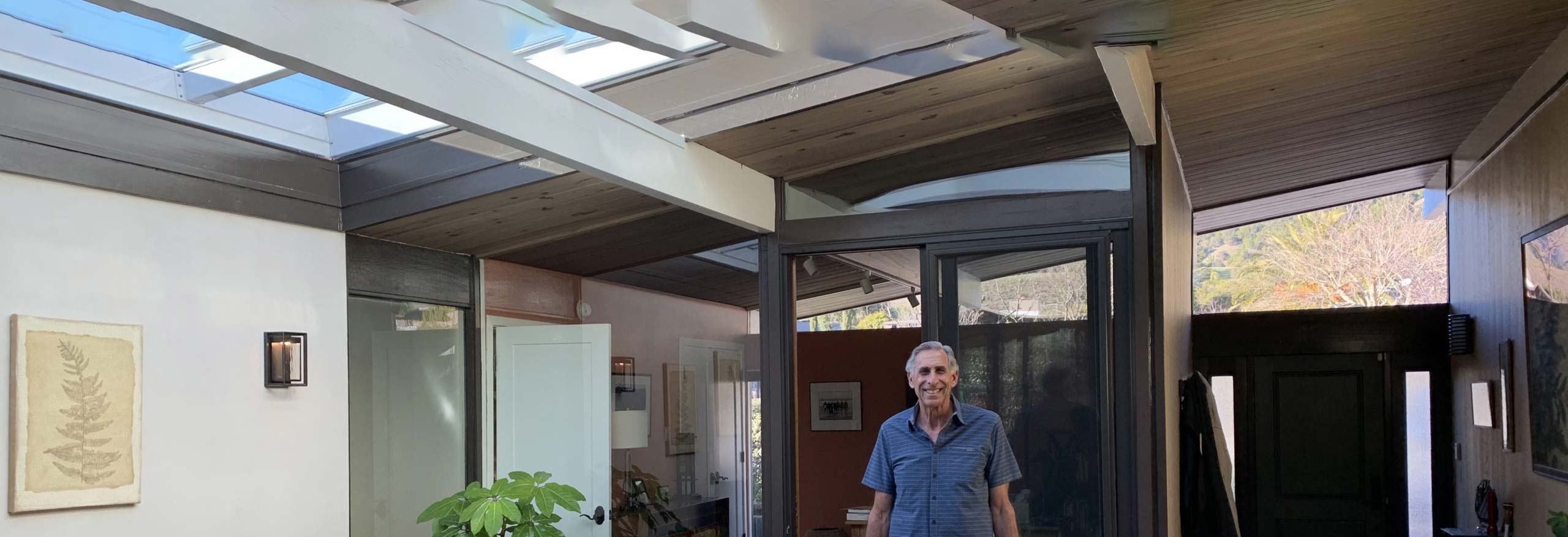 Eichler_atrium_retractable_roof_panorama