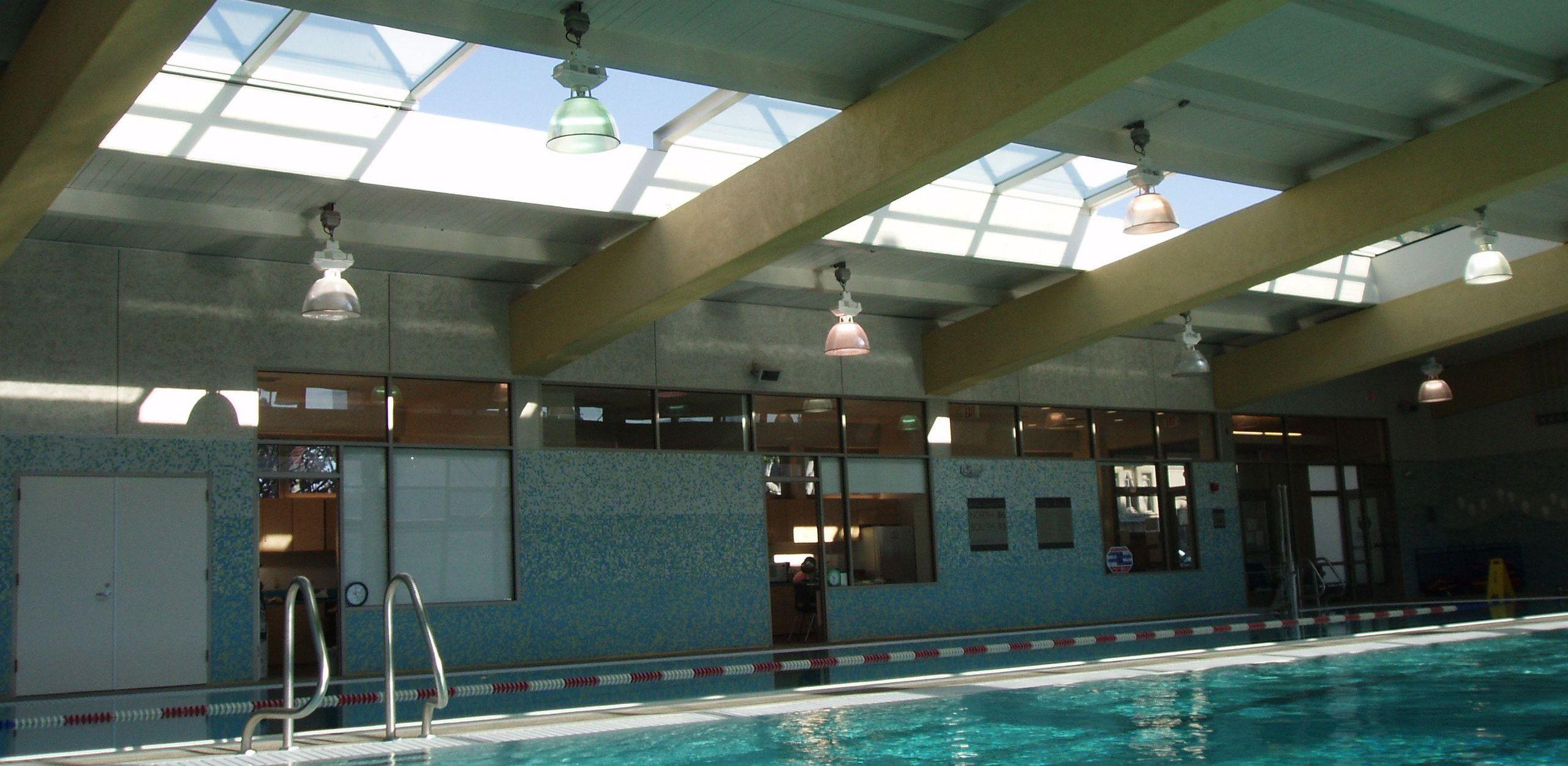 Retractable pool roof