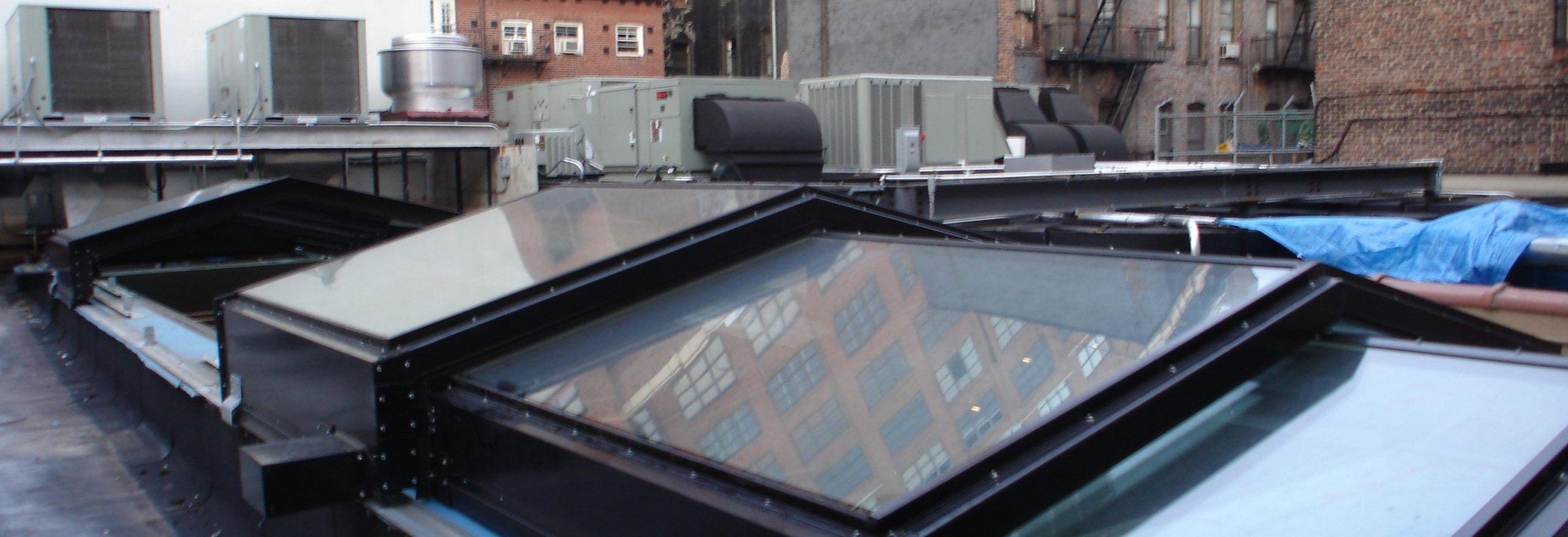 Eichler_atrium_retractable_roof_panorama